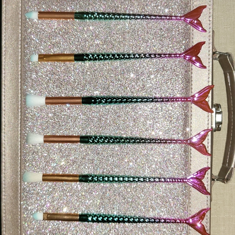 Make-up brushes